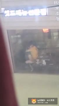 姿势贴，国外网友的杰作T拍，管他边上人山人海，在餐厅和聚会上的XO