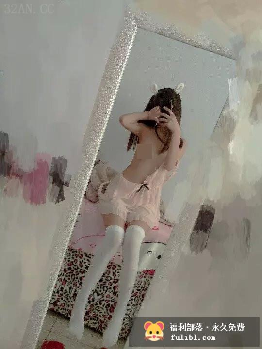 微博03年软妹萌萌小萝莉音幼尺度套图+3V