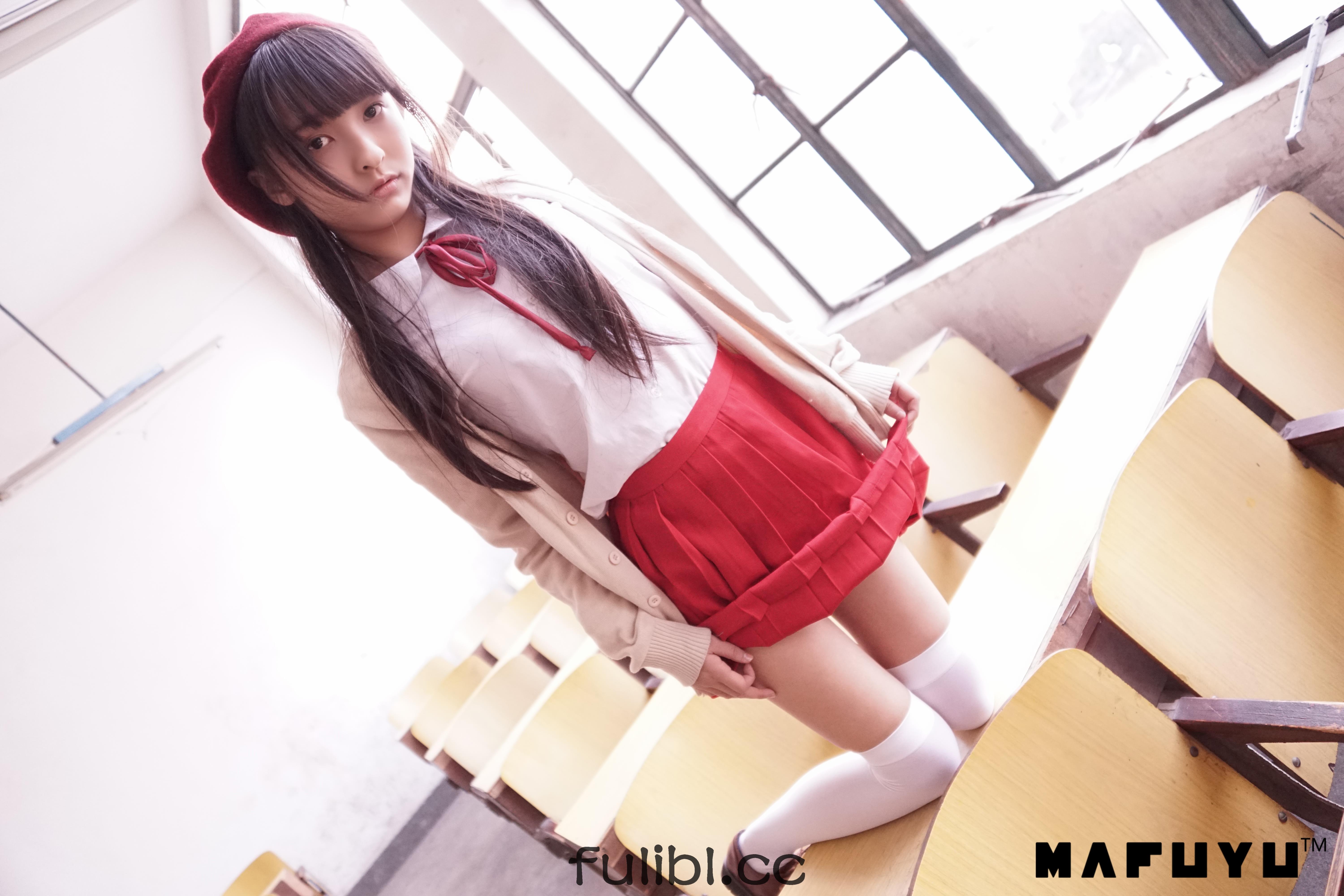 【稀缺】极品女神 神楽板真冬 红JK白过膝[112P/1.2G]