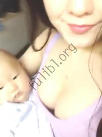 最近比较火的宝宝要吃奶 90后性感辣妈微拍视频合集[3V/86M]