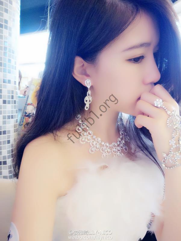微博模特女神@安雅绮高清私照[257P/500M]