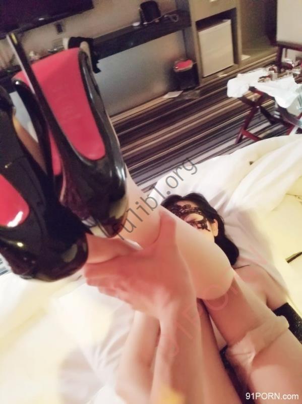 身材超级正点的93年美腿OL小奴 Beauty Shaw合集[99P/7M]