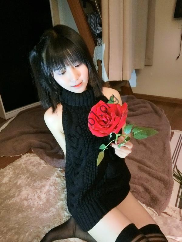 微博露脸福利姬@我是一只啾 VIP图包之毛衣黑丝无修正原版[41P+3V/144M]