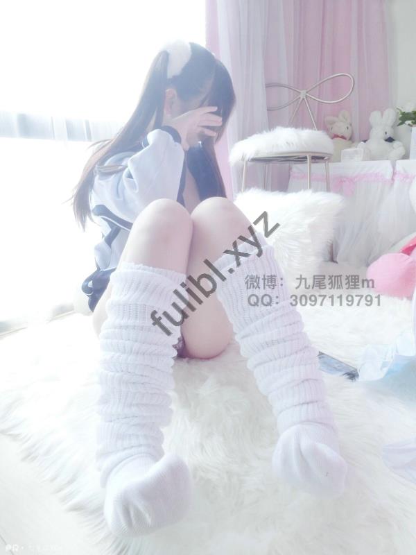 微博极品小萝莉@九尾狐狸m(咬一口小奈樱)VIP会员视图5套无修正合集[239P+13V/3.66G]