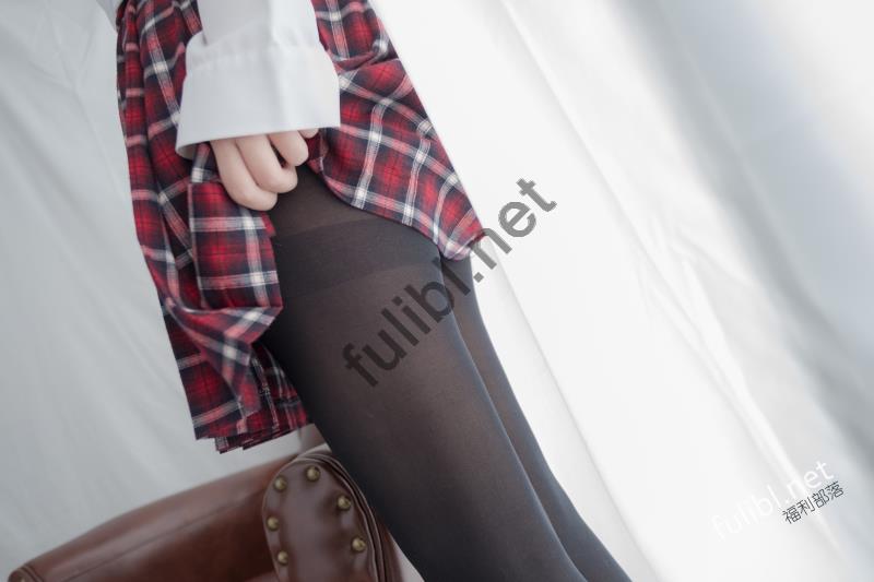 森萝财团 - R15-002 衬衫格子裙与黑丝[65P/372M]