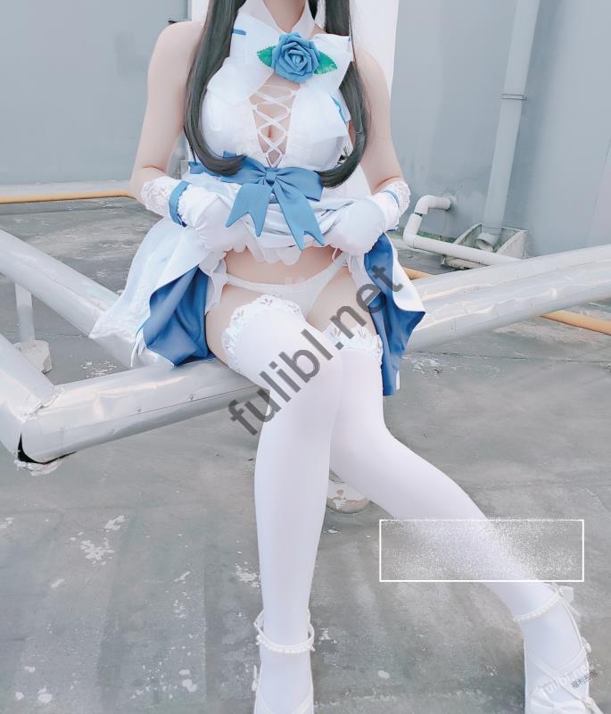 福利姬@奈莉酱(傲娇黑兔) – 天台上的芽衣[37P/68M]