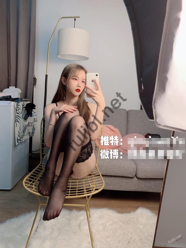 极品福利姬@快点亲亲我吖 - 蕾丝连体[30P+1V/270M]